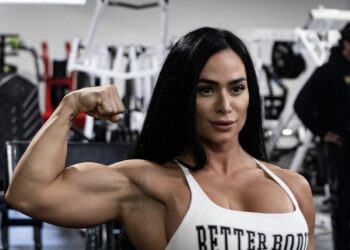 Ivana IVUSIC demonstrira snagu kroz intenzivnu teretanu i kardio rutinu