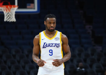 Gledajte: Bronny James razvija svoje ofenzivne vještine jedan na jedan u teretani