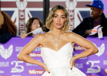 Pjevačica Frankie Bridge izjavila da je depresija ‘apsolutno …