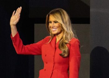 5 zastarjelih modnih trendova koje je Melania Trump nosila