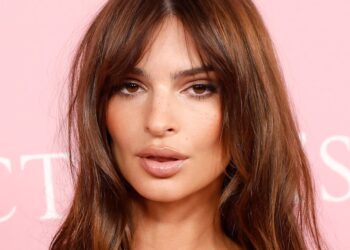 Svijetli bikini Emily Ratajkowski oživio je cheugy trend iz 2010-ih