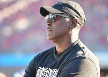 Michael Jordan smatra da je Phil Jackson bio “glavni razlog” uspjeha Bikova: “Kad igramo loše na treningu, udarit će u ratni bubanj da nas probudi.”