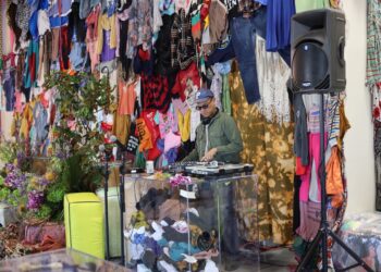 Ili zaklada i Suay surađuju u borbi protiv tekstilnog otpada u Gani, LA