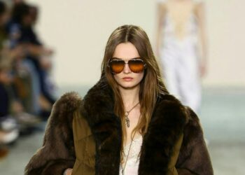 Izbušene hlače preuzimaju Pariz na Tjednu mode jesenske/zimske kolekcije 2025.