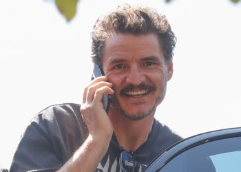 Pedro Pascal se smiješi dok odlazi iz teretane u zapadnom Hollywoodu