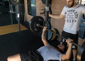 Koliko minuta treba odmarati između setova za bench press? Istraživači otkrivaju