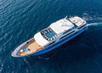 Uvijek Hrvatska predstavlja luksuzni mali brod na proljeće