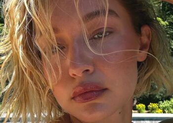 Gigi Hadid “Srebrni Tequila” Bob potpisuje metalni trend frizura