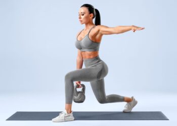 Nema potrebe za teretanom – samo vam je potreban 1 kettlebell i 30 minuta za jačanje cijelog tijela i poboljšanje metabolizma.