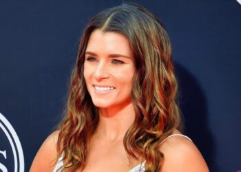 Danica Patrick privukla je pozornost u tijesnim ružičastim kratkim hlačama u teretani