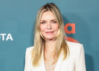 Michelle Pfeiffer dijeli video iz kućne teretane s 66 godina dok priznaje svoje tijelo – pogledajte
