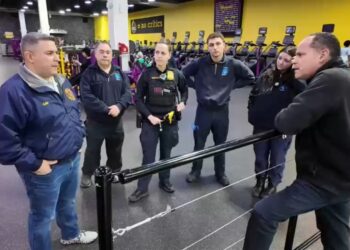 Osoblje teretane reagira kako bi spasilo muškarca koji doživljava srčani udar na planeti Fitness u Mahopacu.