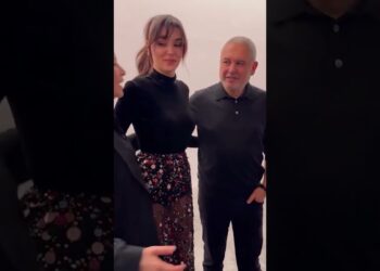 Turska glumica Handa Archel, u pratnji libanonskih međunarodnih modnih dizajnera Elie Saab i njegova supruga u Parizu