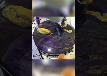 Umjetnost ljubičaste i žute smole