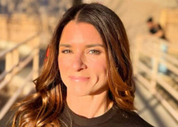 Fotografija Danice Patrick koja se moli u teretani s prijateljicom postaje viralna