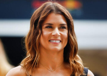 “Jacked” Danica Patrick privlači poglede u novim fotografijama s teretane