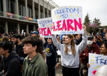 Što bi međunarodni studenti na vizama i zelenim kartama trebali znati?