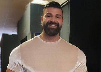 Netflixov glumac preminuo u 44. godini nakon što se srušio na trkačkoj stazi tijekom treninga u teretani.