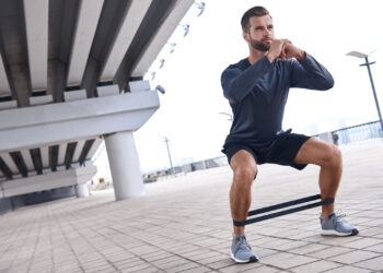 Ove 4 vježbe s pojasevima otpora jačaju donje tijelo i poboljšavaju pokretljivost kuka, prema stručnjacima