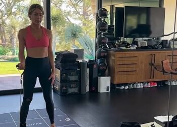 Jennifer Aniston otkriva neobičnu stvar u svom dvorcu od 21 milijun dolara tijekom treninga… usred romanse s Pedrom Pascalom