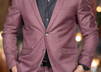 Pokazujući Jacquiju što propušta! MAFS zvijezda Ryan Donnelly se hvali svojim impresivnim six-packom u teretani selfieju.