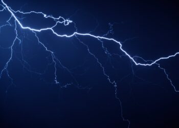 Iako ste najsigurniji u zatvorenom, munja vam može naštetiti. Evo kako ostati zaštićen.