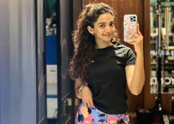 Saanve Megghan pokazuje trbušnjake u teretani uz selfie pred ogledalom