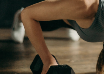 Zašto i dalje raspravljamo o tome što žene oblače?