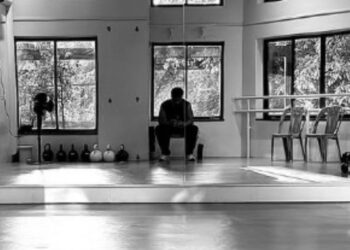 Arjun Kapoor se odmara nakon što je završio svoj trening, unutarnje slike