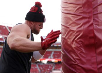 ‘Bar se savijala’ – JJ Watt imao ‘apsolutno čudovišno’ vježbanje u EFL teretani prije nego što je NFL BET završio