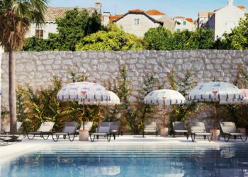 Hotel Supetar Cavtat se ponovo otvara s Supetartom, živom galerijom hrvatske suvremene umjetnosti.