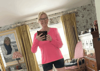 Obožavatelji molili voditelja, 67, za rutinu vježbanja nakon ‘nevjerojatne’ transformacije