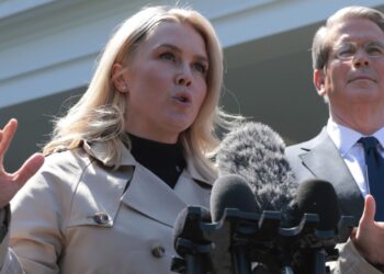 Karoline Leavitt više puta povrijedila noge ubojice