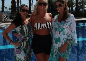 Relative tajne o mami od sedam ubojica bikinija Paris Furyja – od par vježbi do kratkih Greggs-a