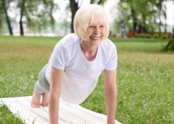 ‘Na 76 godina moja jezgra nikada nije bila jača zahvaljujući ovoj rutini s tjelesnom težinom u 5 koraka’