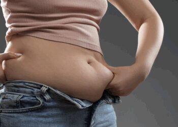 Fitness stručnjak preporučuje 10-minutne NO-GYM vježbe bez Crunchesa za gubitak masnoće na trbuhu nakon porođaja