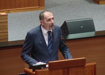 Paus poručio Bačiću i Mikuliću-Ćakule ne delaju fritule, palite te bagere!