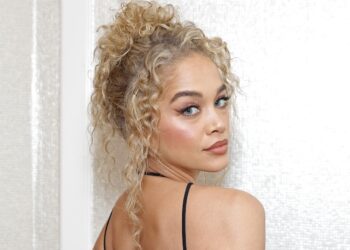 “Zlatna Barbie” Jasmine Sanders u bikiniju spremna za ljeto