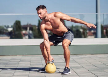 Trebate samo kettlebell i ovaj petostruki Peloton trening za izgradnju snage cijelog tijela