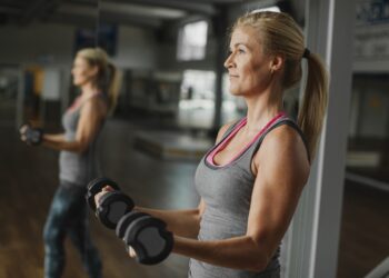 Najbolji fitness outfiti za žene preko 50 godina