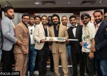 Ram Charan prima prilagođenu palicu od navijača za Peddi