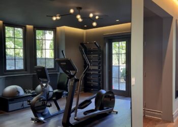 24 Ideje za mini teretane kod kuće koje maksimiziraju prostor i fitness potencijal