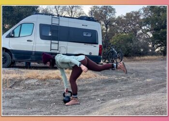 Zamijenite teretanu s treningom ovog trenera s šesterostrukim motovima za izgradnju cijelog tijela kod kuće.