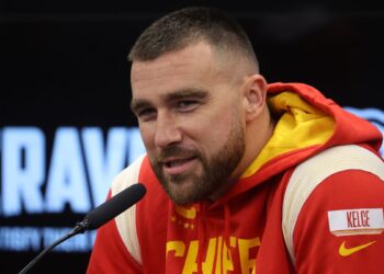 Travis Kelce prilagođava svoj trening nakon što Internet postane lud.