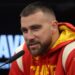 Travis Kelce prilagođava svoj trening nakon što Internet postane lud.