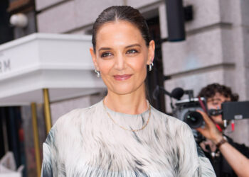 Katie Holmes kombinira široke cargo hlače s štiklama od šiljastih nogu