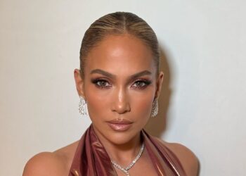 Zaboravite dvostruki traper, Jennifer Lopez upravo je predstavila dvostruki leopard uzorak – ljeto 2025. mora imati!