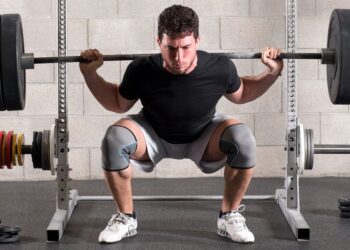 Izgradite mišiće s teškim čučnjevima i četveronošcima s visokim ponavljanjima – evo znanosti