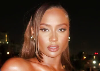 Kayla Nicole u uskim zelenim gamašama privukla je pažnju svih u teretani dok je vježbala.