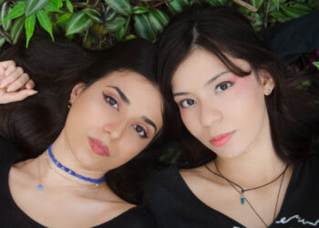 Ovaj zastarjeli trend ogrlica zamjenjuje se 2025. godine